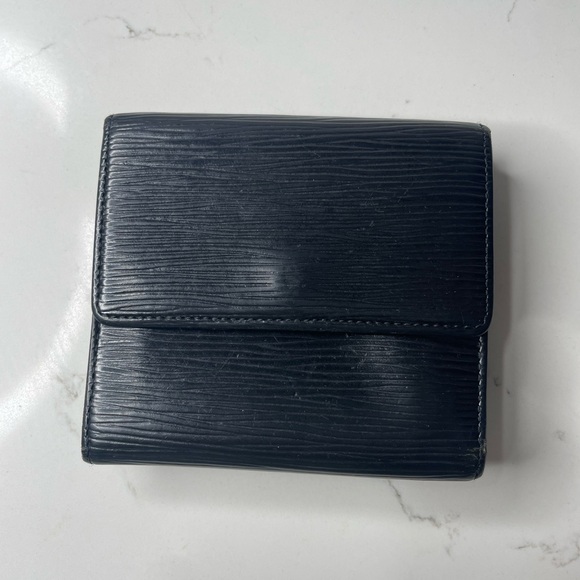 Mens Louis Vuitton wallet - Picture 3 of 6